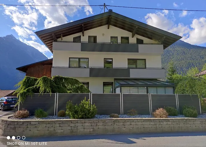 Groassehof Haus Gstrein 아파트