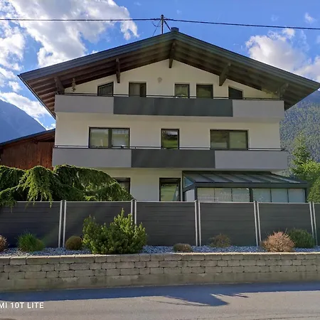 Groassehof Haus Gstrein 公寓